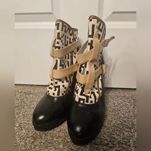 Harajuku Lovers Stylish Black and Tan Women's Platform Booties